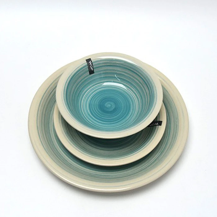 Blauwe spiralen handgeschilderde keramische serviesgoed